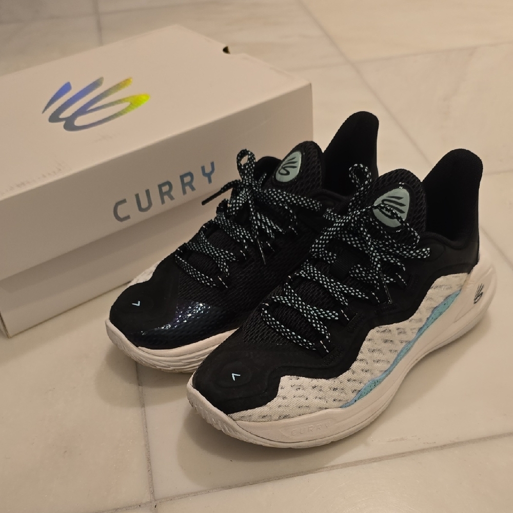 Under Armour Curry 11 Youth Boy Sneaker Sz 4